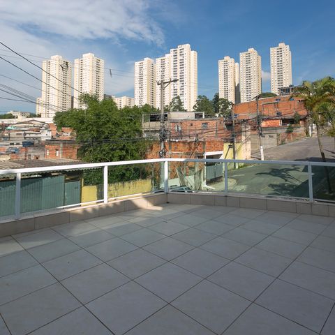 Casa à venda com 120m², 2 quartos e 3 vagas Casa à venda com 120m², 2 quartos e 3 vagasVaranda da Sala