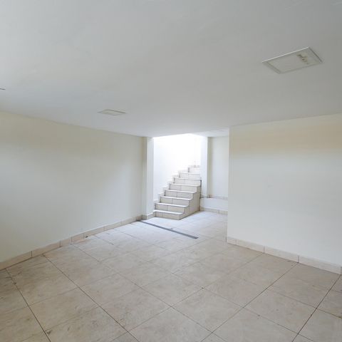 Casa à venda com 120m², 2 quartos e 3 vagas Casa à venda com 120m², 2 quartos e 3 vagasGaragem