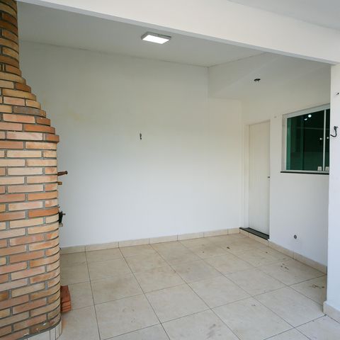 Casa à venda com 120m², 2 quartos e 3 vagas Casa à venda com 120m², 2 quartos e 3 vagasChurrasqueira / quintal