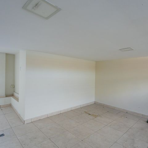 Casa à venda com 120m², 2 quartos e 3 vagas Casa à venda com 120m², 2 quartos e 3 vagasGaragem