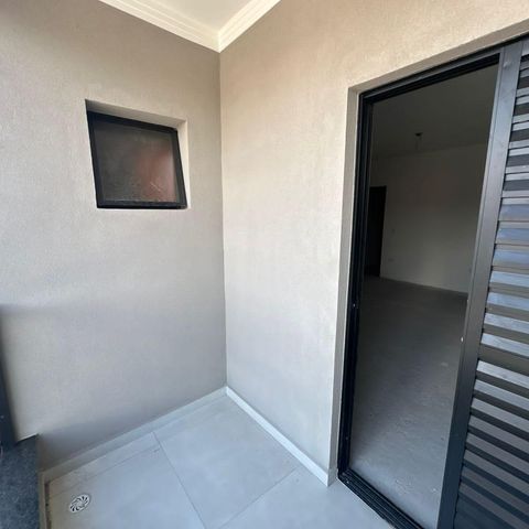 Casa à venda com 260m², 3 quartos e 5 vagasVaranda da Suíte 1