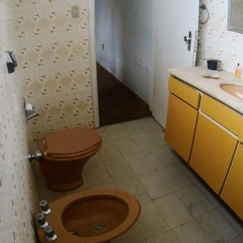 Casa à venda com 175m², 3 quartos e 2 vagasBanheiro