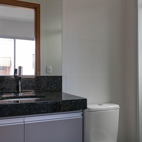 Apartamento à venda com 128m², 2 quartos e 2 vagas Apartamento à venda com 128m², 2 quartos e 2 vagasBanheiro da Suíte