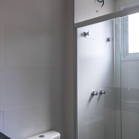 Apartamento à venda com 128m², 2 quartos e 2 vagas Apartamento à venda com 128m², 2 quartos e 2 vagasBanheiro da Suíte