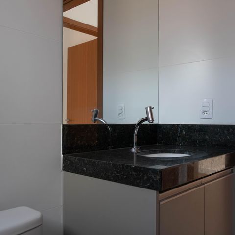 Apartamento à venda com 128m², 2 quartos e 2 vagas Apartamento à venda com 128m², 2 quartos e 2 vagasBanheiro 1