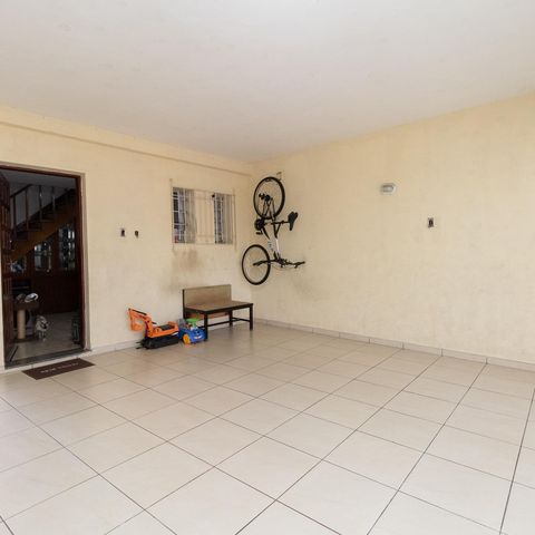 Casa à venda com 134m², 3 quartos e 2 vagasGaragem