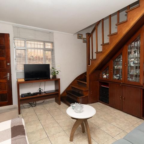 Casa à venda com 134m², 3 quartos e 2 vagasSala