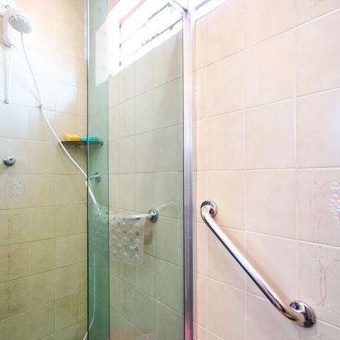 Casa à venda com 200m², 3 quartos e 4 vagasBanheiro da suíte 02