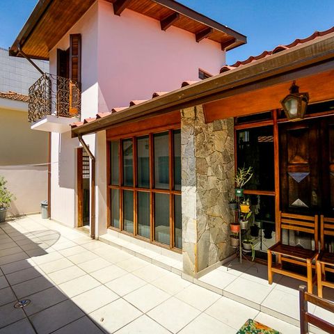 Casa à venda com 200m², 3 quartos e 4 vagasQuintal