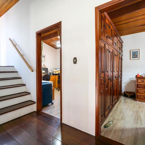 Casa à venda com 200m², 3 quartos e 4 vagasHall dos quartos