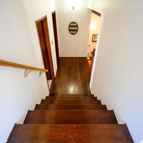 Casa à venda com 200m², 3 quartos e 4 vagasEscada