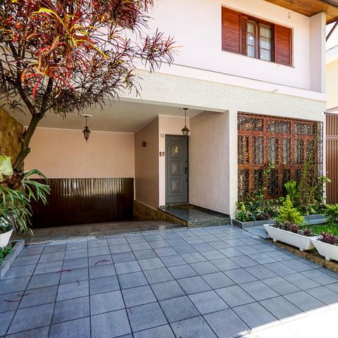 Casa à venda com 200m², 3 quartos e 4 vagasGaragem