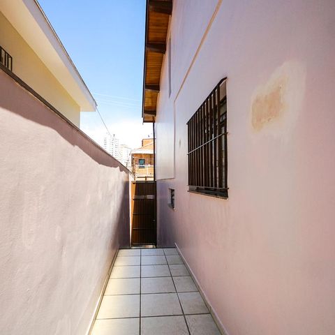 Casa à venda com 200m², 3 quartos e 4 vagasCorredor lateral