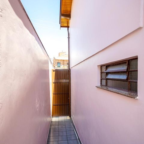 Casa à venda com 200m², 3 quartos e 4 vagasCorredor lateral