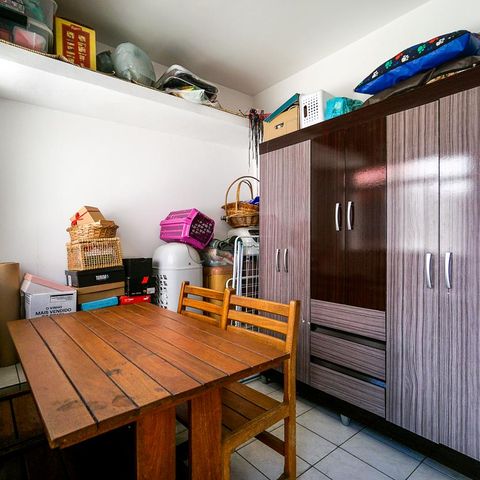 Casa à venda com 200m², 3 quartos e 4 vagasQuarto de serviço