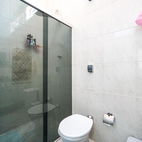 Casa à venda com 200m², 3 quartos e 4 vagasBanheiro da suíte 01