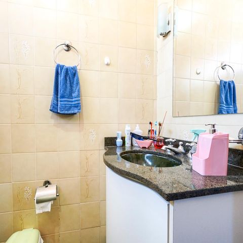 Casa à venda com 200m², 3 quartos e 4 vagasBanheiro da suíte 02