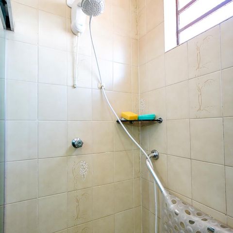 Casa à venda com 200m², 3 quartos e 4 vagasChuveiro