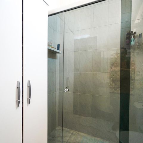 Casa à venda com 200m², 3 quartos e 4 vagasBanheiro da suíte 01