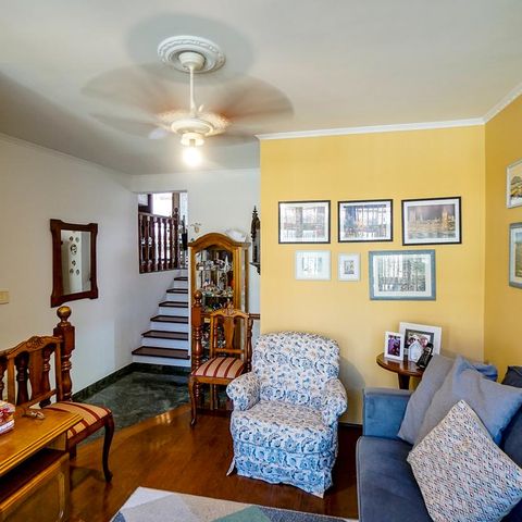 Casa à venda com 200m², 3 quartos e 4 vagasSala de estar