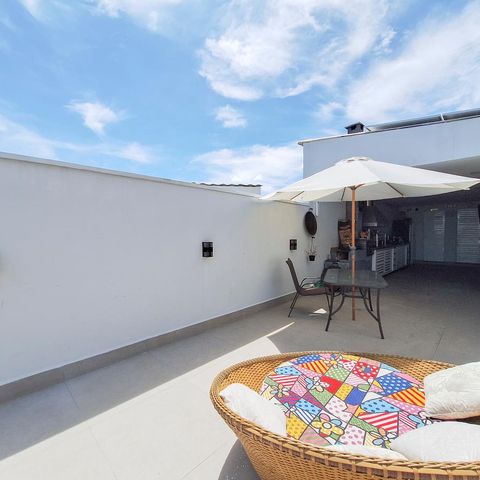 Casa à venda com 133m², 3 quartos e 2 vagas Casa à venda com 133m², 3 quartos e 2 vagasVaranda