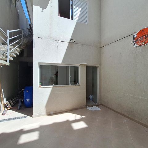 Casa à venda com 133m², 3 quartos e 2 vagas Casa à venda com 133m², 3 quartos e 2 vagasQuintal