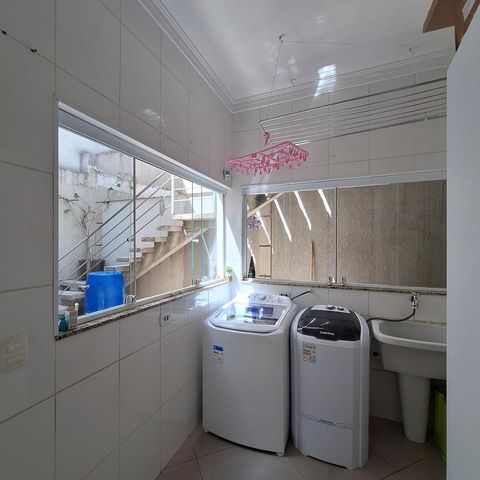 Casa à venda com 133m², 3 quartos e 2 vagas Casa à venda com 133m², 3 quartos e 2 vagasÁrea de Serviço