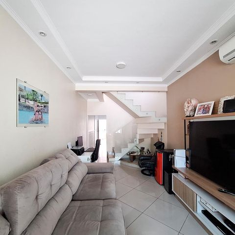 Casa à venda com 133m², 3 quartos e 2 vagas Casa à venda com 133m², 3 quartos e 2 vagasSala