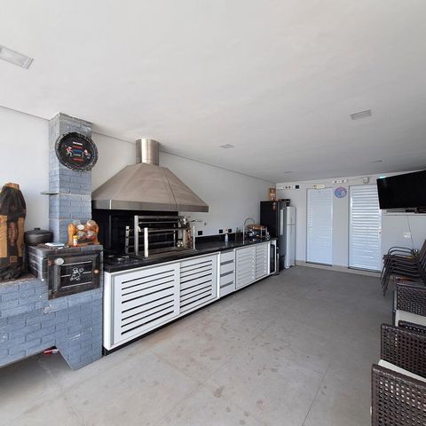 Casa à venda com 133m², 3 quartos e 2 vagas Casa à venda com 133m², 3 quartos e 2 vagasVaranda