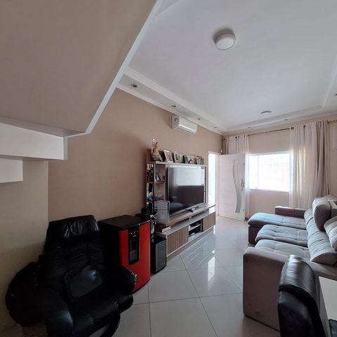 Casa à venda com 133m², 3 quartos e 2 vagas Casa à venda com 133m², 3 quartos e 2 vagasSala