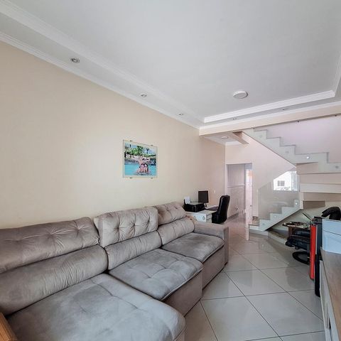 Casa à venda com 133m², 3 quartos e 2 vagas Casa à venda com 133m², 3 quartos e 2 vagasSala