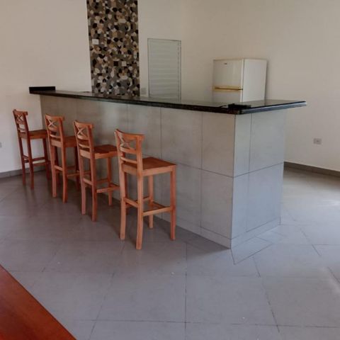 Casa à venda com 215m², 3 quartos e 8 vagas