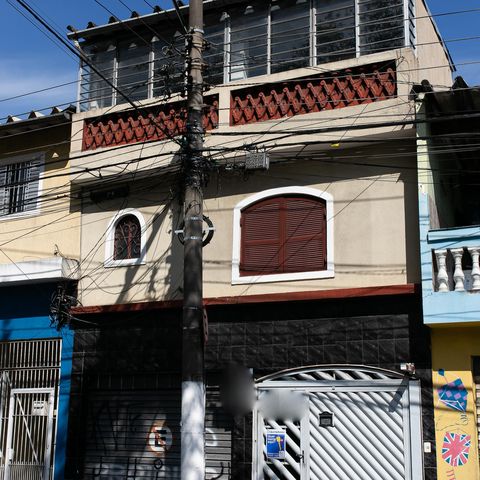 Casa à venda com 132m², 3 quartos e 2 vagas Casa à venda com 132m², 3 quartos e 2 vagasFachada