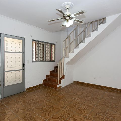 Casa à venda com 132m², 3 quartos e 2 vagas Casa à venda com 132m², 3 quartos e 2 vagasSala