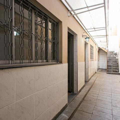 Casa à venda com 132m², 3 quartos e 2 vagas Casa à venda com 132m², 3 quartos e 2 vagasCorredor