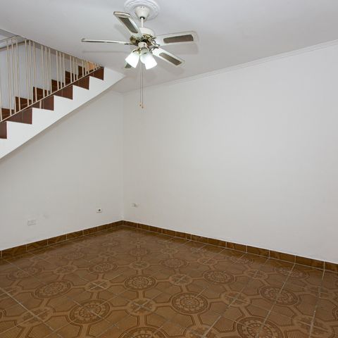 Casa à venda com 132m², 3 quartos e 2 vagas Casa à venda com 132m², 3 quartos e 2 vagasSala