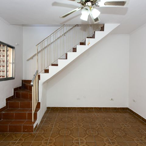 Casa à venda com 132m², 3 quartos e 2 vagas Casa à venda com 132m², 3 quartos e 2 vagasSala