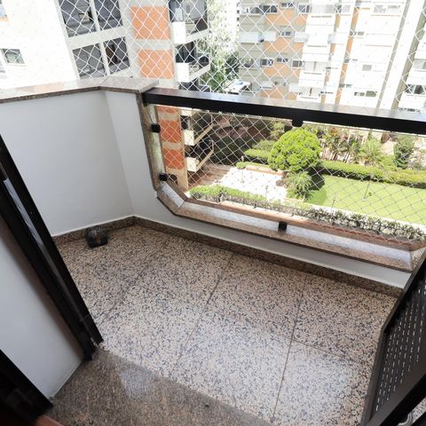 Apartamento à venda com 206m², 4 quartos e 4 vagasVaranda da Suíte 1