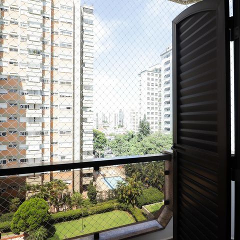 Apartamento à venda com 206m², 4 quartos e 4 vagasVaranda da Suíte 1