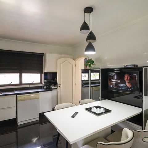 Apartamento à venda com 206m², 4 quartos e 4 vagasCozinha