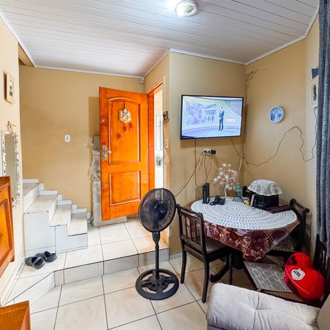 Casa à venda com 90m², 2 quartos e sem vagaSala