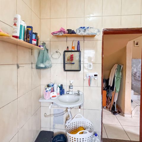 Casa à venda com 90m², 2 quartos e sem vagaBanheiro