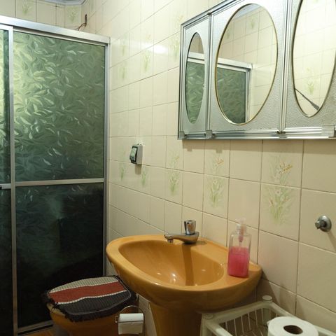 Casa à venda com 165m², 4 quartos e 2 vagasBanheiro