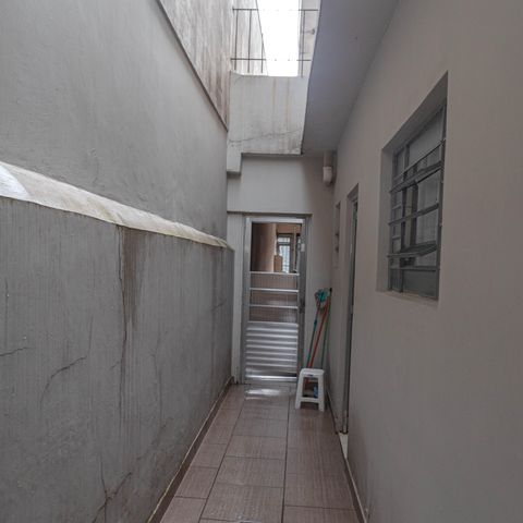 Casa à venda com 165m², 4 quartos e 2 vagasCorredor externo 