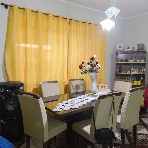 Casa à venda com 165m², 4 quartos e 2 vagasSala