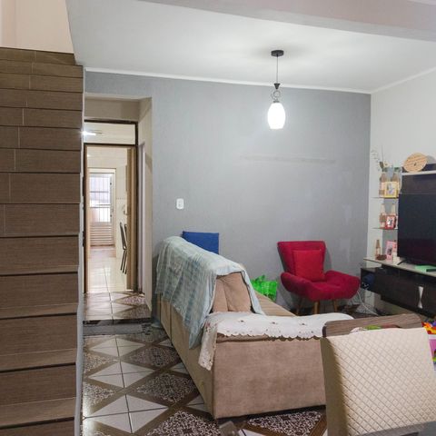 Casa à venda com 165m², 4 quartos e 2 vagasSala
