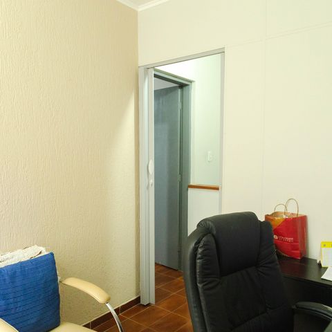Casa à venda com 165m², 4 quartos e 2 vagasEscritório