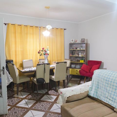 Casa à venda com 165m², 4 quartos e 2 vagasSala