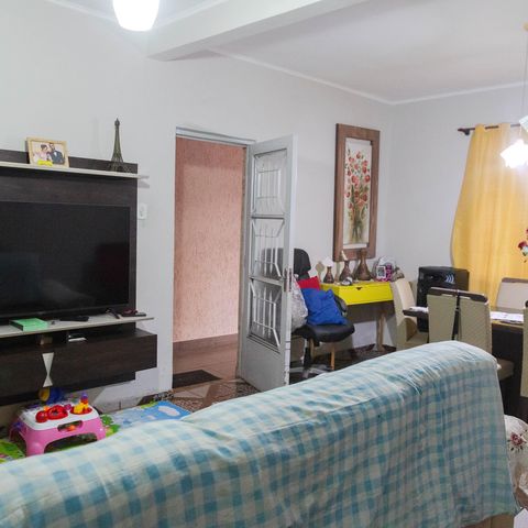 Casa à venda com 165m², 4 quartos e 2 vagasSala