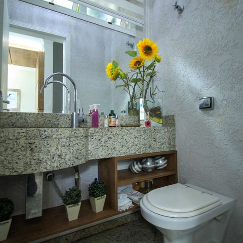 Casa de condomínio à venda com 392m², 4 quartos e 6 vagas Casa de condomínio à venda com 392m², 4 quartos e 6 vagasLavabo